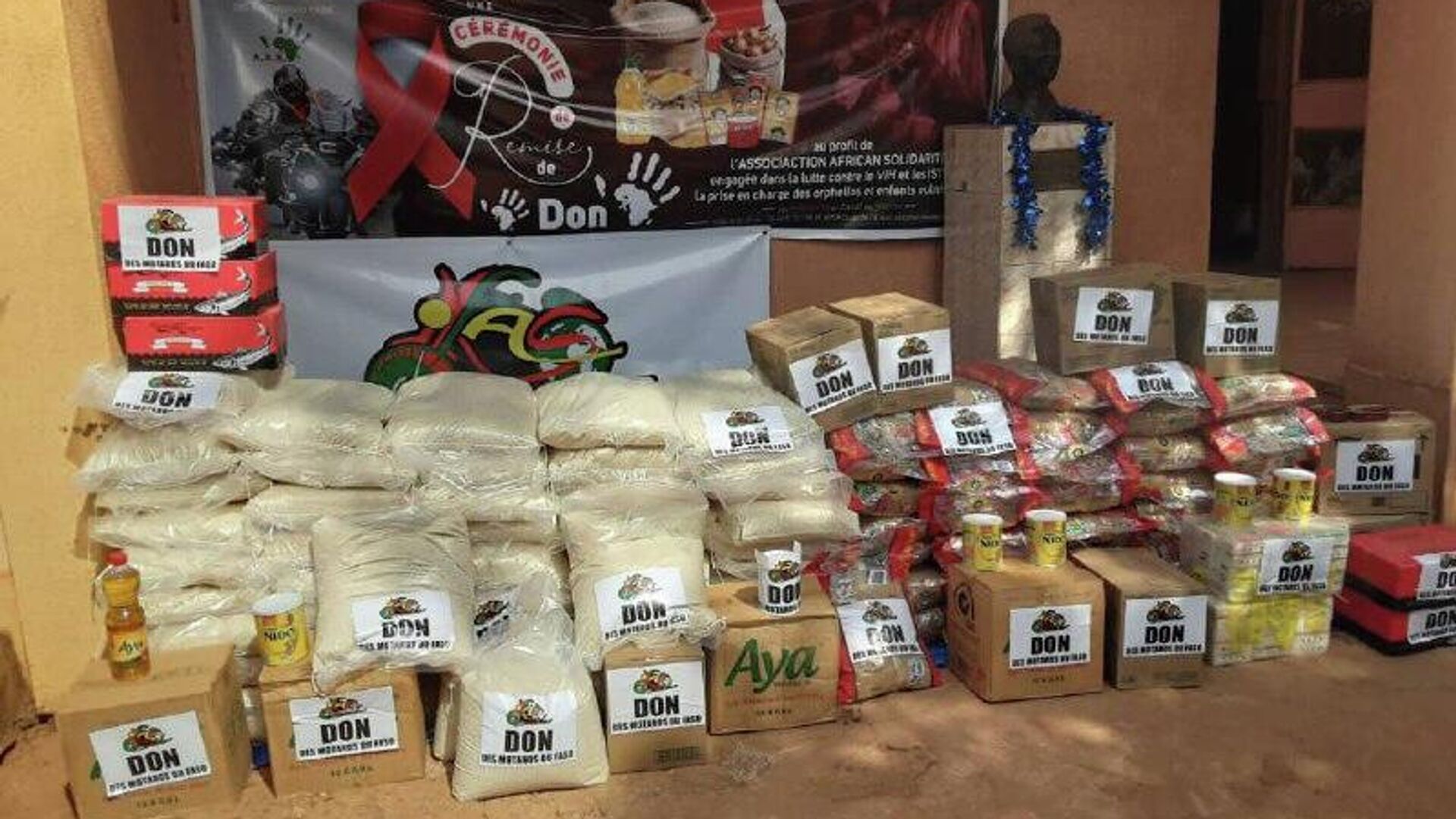 Les Motards du Faso apportent vivres et sourires à des orphelins Les Motards du Faso apportent vivres et sourires à des orphelins - Sputnik Afrique, 1920, 30.11.2025