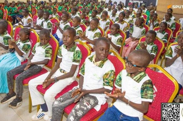 Ibrahim Traoré reçoit les pupilles de la Nation Ibrahim Traoré reçoit les pupilles de la Nation - Sputnik Afrique