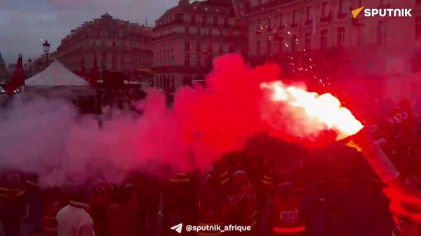 Colère dans les rues de Paris contre le gel des retraites - Sputnik Afrique