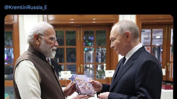 Modi Gifts Putin Sacred Hindu Scripture, Shares Message in Russian - Sputnik Africa