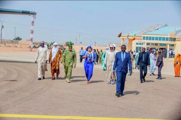 Le Premier ministre burkinabè arrive au Niger pour le Festival de l’Aïr, un grand rendez-vous culturel du Sahara - Sputnik Afrique