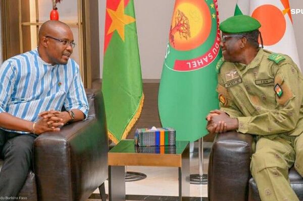 Le Premier ministre burkinabè arrive au Niger pour le Festival de l’Aïr, un grand rendez-vous culturel du Sahara - Sputnik Afrique