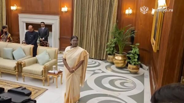 Vladimir Poutine a rencontré la Présidente indienne Draupadi Murmu - Sputnik Afrique