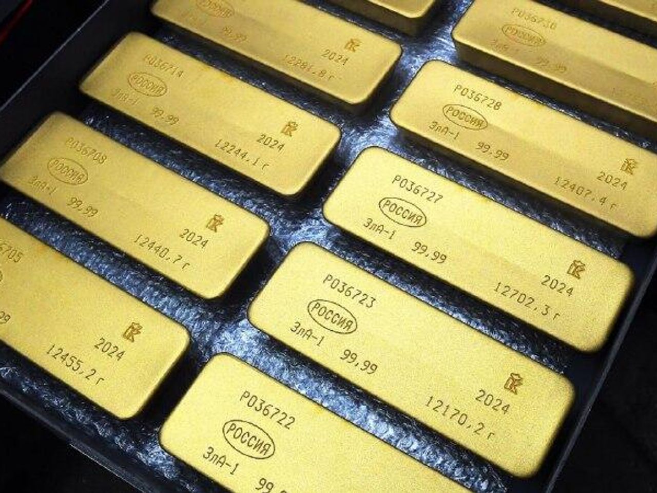 Russia's Gold Reserves Reach Historic High, Surpassing $300