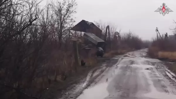 Un LRM Grad russe anéantit trois points de déploiement temporaire et un poste de commandement de drones des forces armées ukrainiennes - Sputnik Afrique