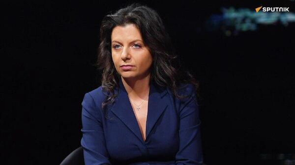 Texte amusant: classée parmi les personnalités les plus influentes par FT, la rédactrice en chef de Sputnik et de RT réagit - Sputnik Afrique