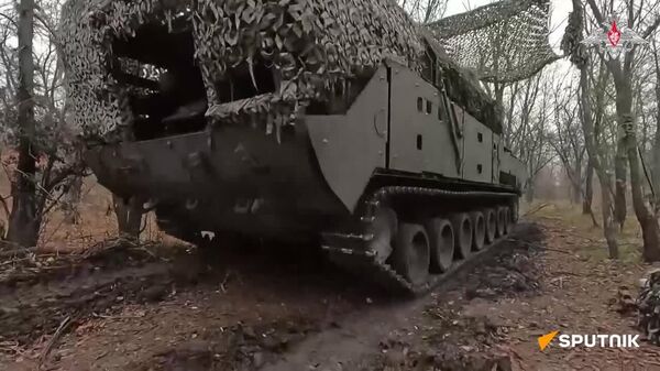 ▶Des systèmes de missiles sol-air russes Tor-M2 protègent des unités russes lors d'opérations offensives - Sputnik Afrique