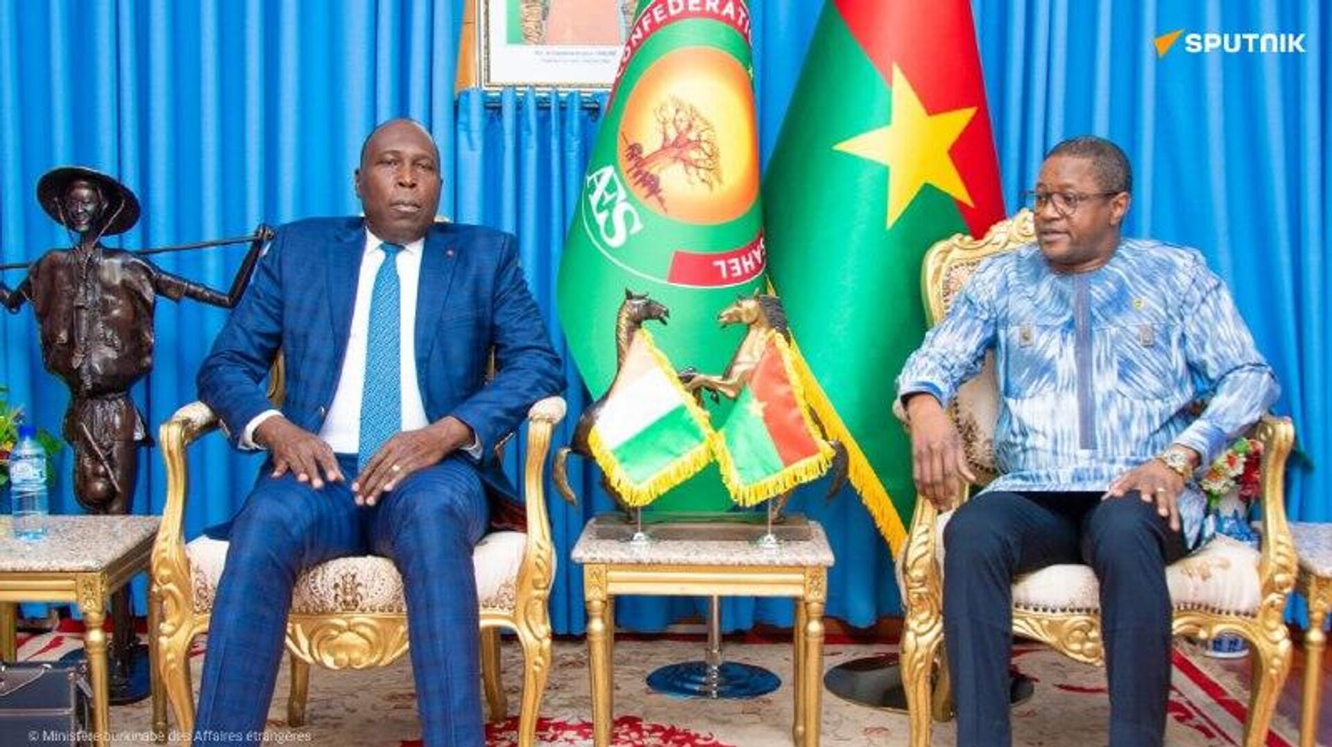 La Côte d'Ivoire et le Burkina Faso sont comme deux poumons d'un même corps économique et social: visite inédite d'un ministre ivoirien à Ouagadougou La Côte d'Ivoire et le Burkina Faso sont comme deux poumons d'un même corps économique et social: visite inédite d'un ministre ivoirien à Ouagadougou - Sputnik Afrique, 1920, 07.12.2025