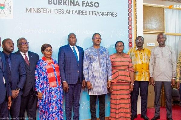 La Côte d'Ivoire et le Burkina Faso sont comme deux poumons d'un même corps économique et social: visite inédite d'un ministre ivoirien à Ouagadougou La Côte d'Ivoire et le Burkina Faso sont comme deux poumons d'un même corps économique et social: visite inédite d'un ministre ivoirien à Ouagadougou - Sputnik Afrique