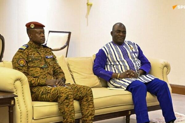 Le dirigeant nigérien reçoit une délégation burkinabè - Sputnik Afrique