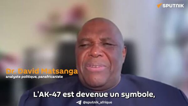 L'AK-47 russe: symbole de libération africaine et vecteur d'alliances modernes, selon un analyste ougandais - Sputnik Afrique