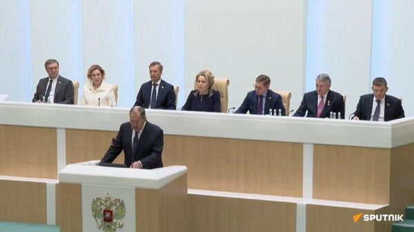 Sergueï Lavrov prend la parole lors d'une session plénière du Conseil de la Fédération - Sputnik Afrique