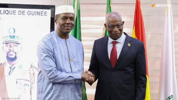 Les Premiers ministres de Guinée et du Mali abordent la crise du carburant et la coopération antiterroriste - Sputnik Afrique