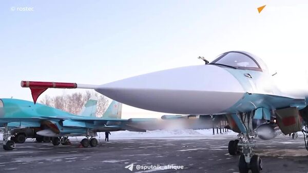 ▶ Un nouveau lot de chasseurs-bombardiers Su-34 a été remis à la Défense russe - Sputnik Afrique