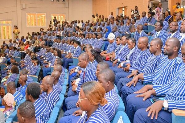 Plus d'un millier de futurs cadres de l’administration burkinabè sont prêts à servir le Burkina Faso Plus d'un millier de futurs cadres de l’administration burkinabè sont prêts à servir le Burkina Faso - Sputnik Afrique