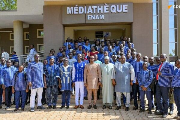 Plus d'un millier de futurs cadres de l’administration burkinabè sont prêts à servir le Burkina Faso Plus d'un millier de futurs cadres de l’administration burkinabè sont prêts à servir le Burkina Faso - Sputnik Afrique