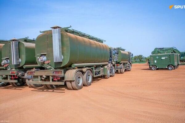 Ibrahim Traoré remet de nouveaux engins lourds à Faso Mêbo et au génie militaire - Sputnik Afrique