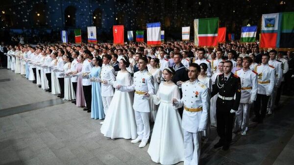 Around 3,400 Young Men & Women From Global South Countries Take Part in 10th International Kremlin Charity Cadet Ball - Sputnik Africa