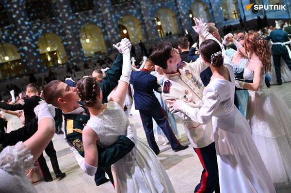 Around 3,400 Young Men & Women From Global South Countries Take Part in 10th International Kremlin Charity Cadet Ball Around 3,400 Young Men & Women From Global South Countries Take Part in 10th International Kremlin Charity Cadet Ball - Sputnik Africa