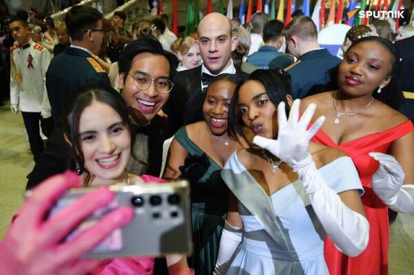 Around 3,400 Young Men & Women From Global South Countries Take Part in 10th International Kremlin Charity Cadet Ball Around 3,400 Young Men & Women From Global South Countries Take Part in 10th International Kremlin Charity Cadet Ball - Sputnik Africa