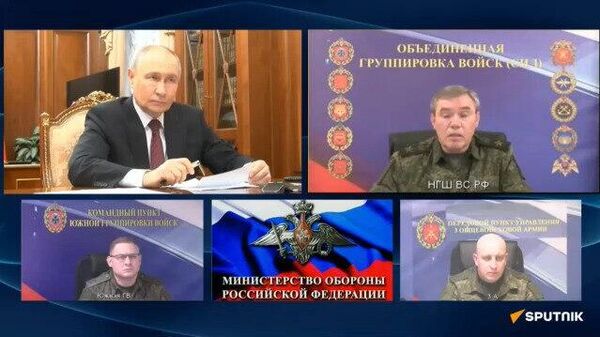 Vladimir Poutine préside une réunion sur la situation dans la zone de l'opération militaire en Ukraine - Sputnik Afrique