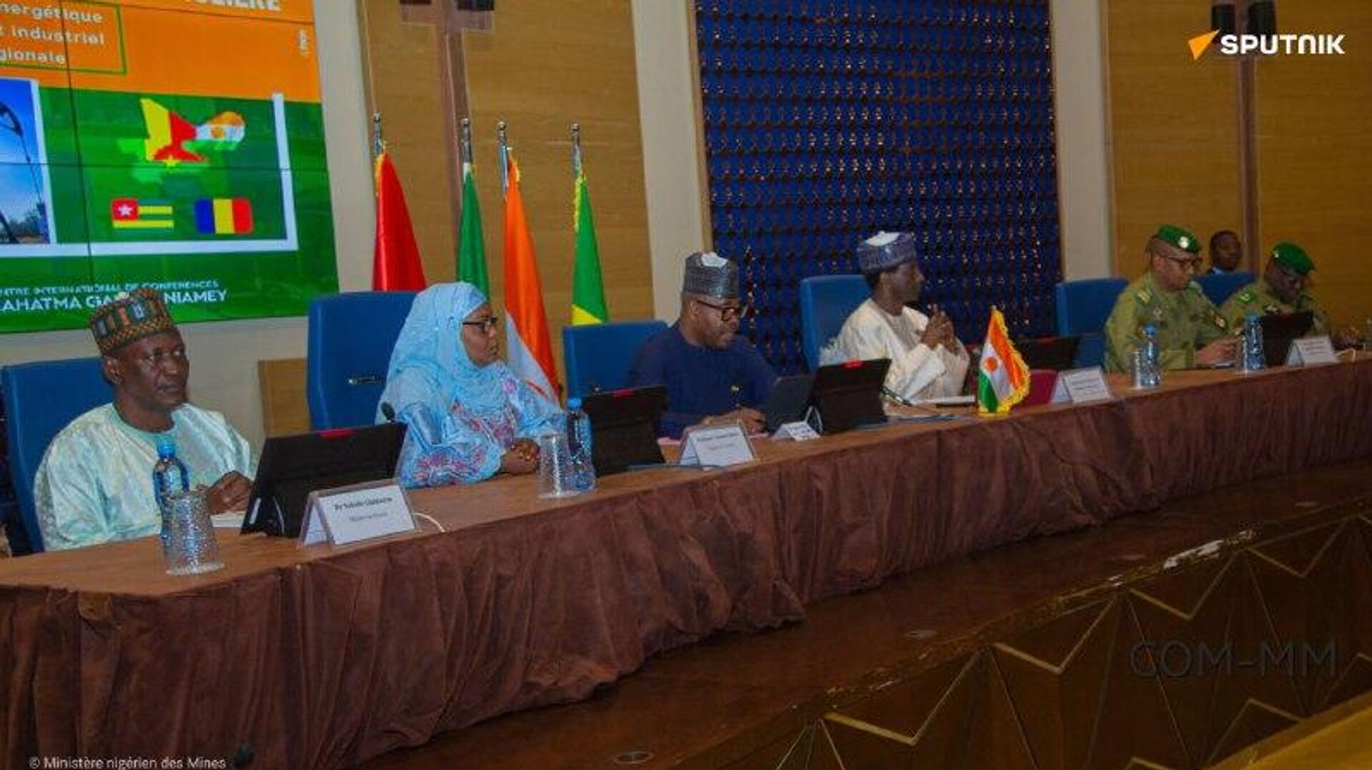 Les ministres de l'énergie de l'AES, du Togo et du Tchad conviennent du lancement de projets stratégiques Les ministres de l'énergie de l'AES, du Togo et du Tchad conviennent du lancement de projets stratégiques - Sputnik Afrique, 1920, 11.12.2025