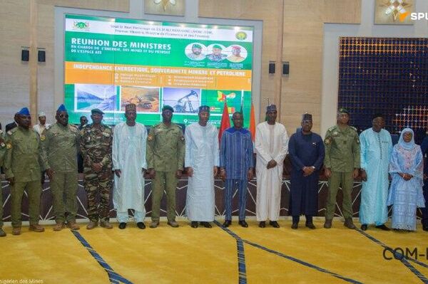 Les ministres de l'énergie de l'AES, du Togo et du Tchad conviennent du lancement de projets stratégiques Les ministres de l'énergie de l'AES, du Togo et du Tchad conviennent du lancement de projets stratégiques - Sputnik Afrique