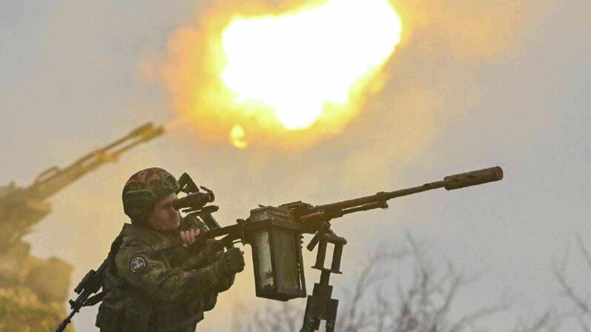 The Russian army conducted a massive strike and five group strikes over the week, including Kinzhal missiles, targeting Ukraine's defense industry and energy sector enterprises, as well as transportation, airfield, and port infrastructure, the Ministry of Defense reported - Sputnik Africa, 1920, 12.12.2025