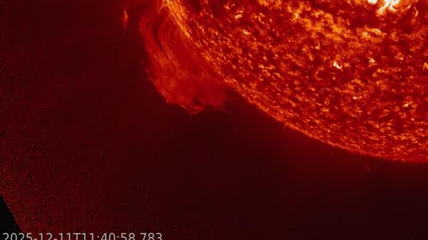 Une tornade de plasma s’arrache du Soleil après un jour de lutte - Sputnik Afrique