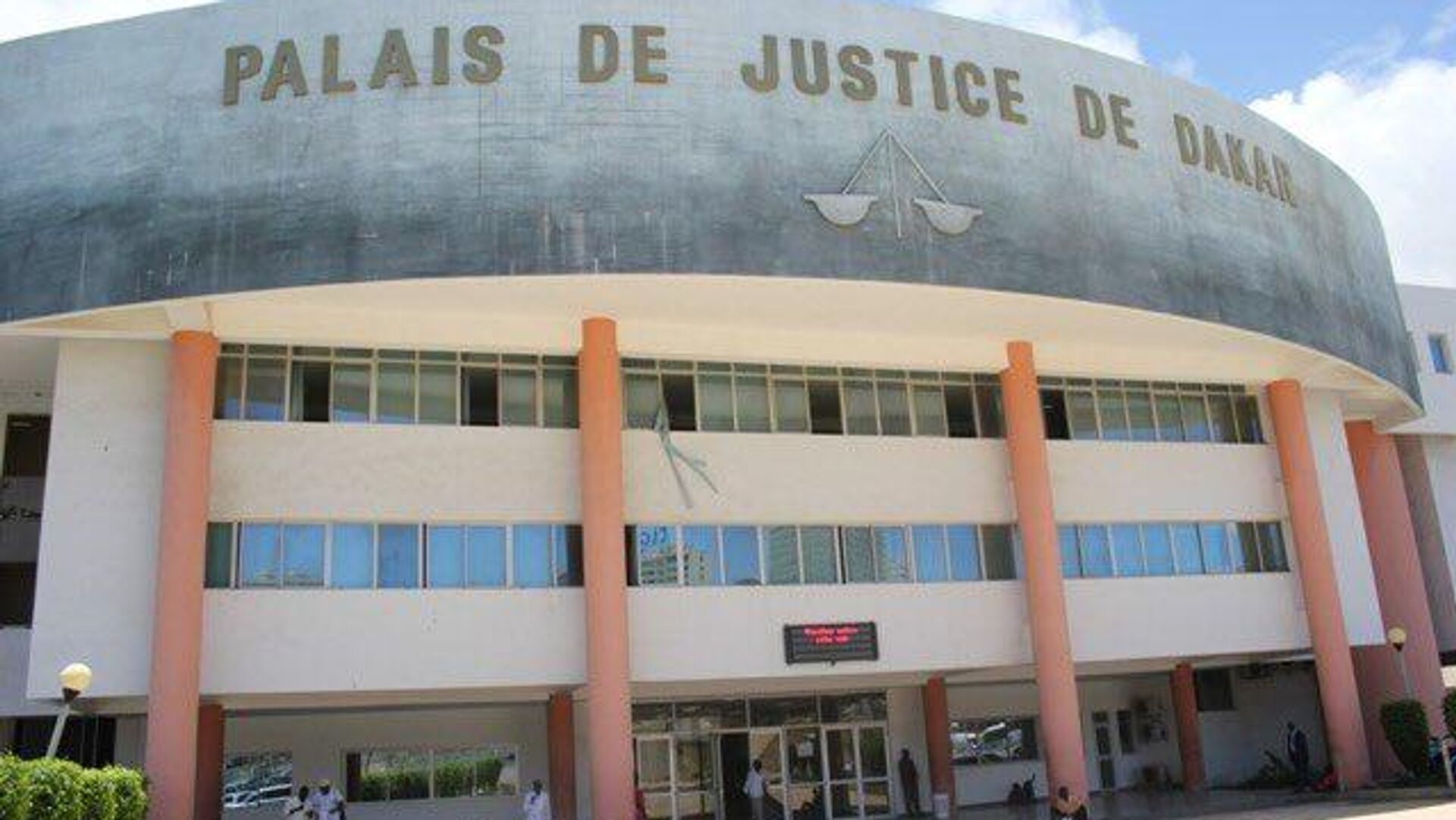 Suspension des extraditions vers la France: le Sénégal est autonome sur le plan judiciaire, rappelle un géopolitologue Suspension des extraditions vers la France: le Sénégal est autonome sur le plan judiciaire, rappelle un géopolitologue - Sputnik Afrique, 1920, 13.12.2025