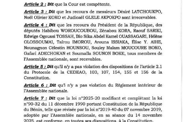 La Cour constitutionnelle du Bénin approuve la création d'un Sénat et la prolongation du mandat présidentiel La Cour constitutionnelle du Bénin approuve la création d'un Sénat et la prolongation du mandat présidentiel - Sputnik Afrique