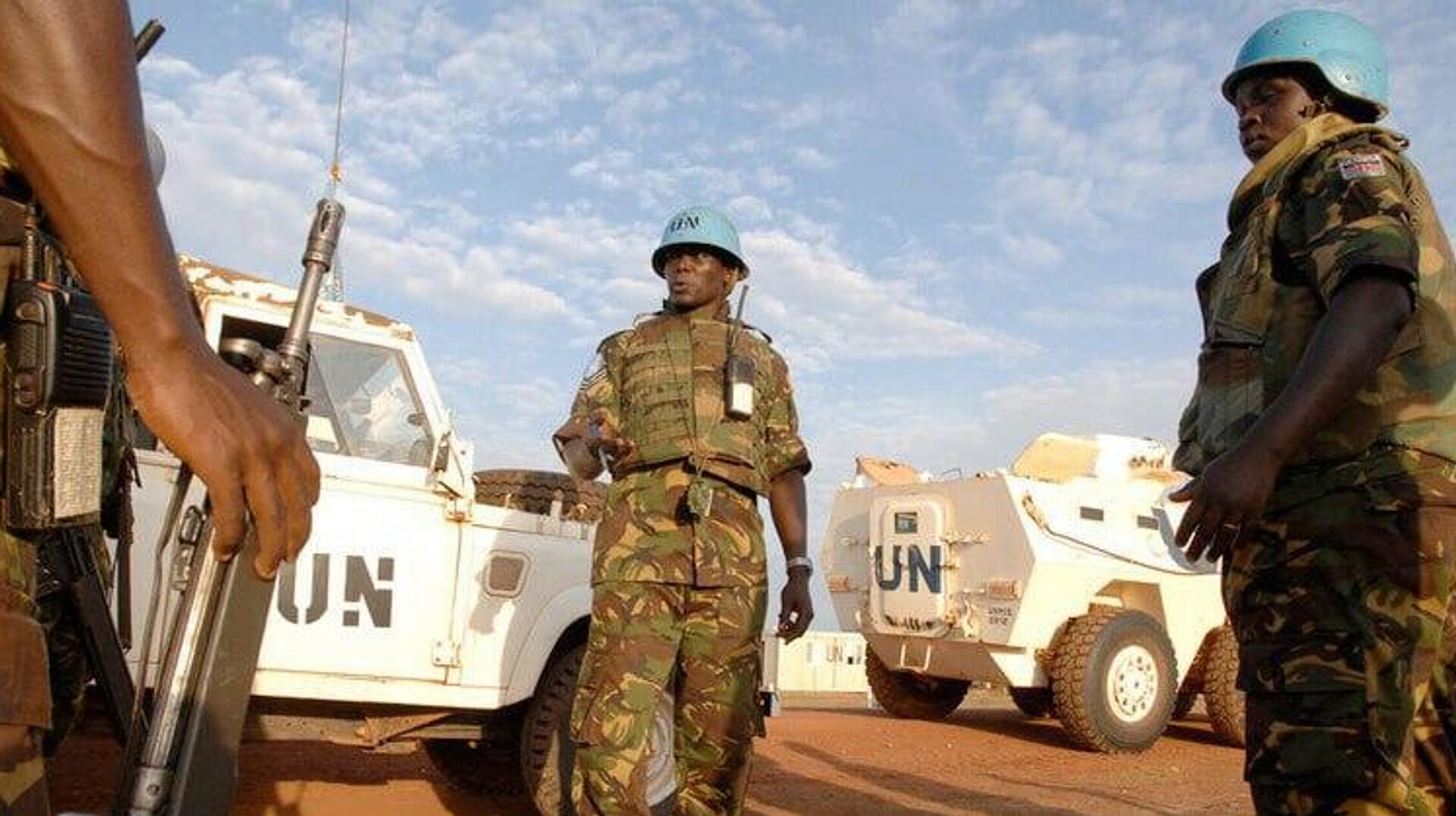 Six Casques bleus tués dans des attaques de drones au Soudan, l’Onu s’insurge Six Casques bleus tués dans des attaques de drones au Soudan, l’Onu s’insurge - Sputnik Afrique, 1920, 14.12.2025