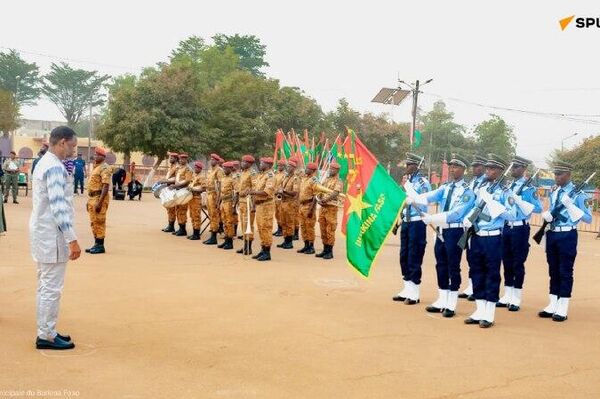 Clôture en grande pompe des 30 ans de la police municipale burkinabè: défilé et hommages Clôture en grande pompe des 30 ans de la police municipale burkinabè: défilé et hommages - Sputnik Afrique