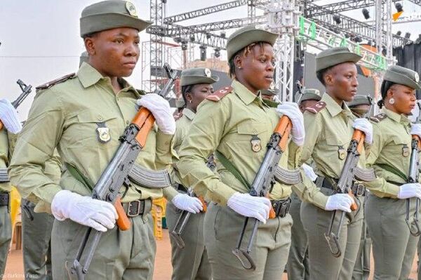 Clôture en grande pompe des 30 ans de la police municipale burkinabè: défilé et hommages Clôture en grande pompe des 30 ans de la police municipale burkinabè: défilé et hommages - Sputnik Afrique