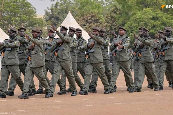 Clôture en grande pompe des 30 ans de la police municipale burkinabè: défilé et hommages Clôture en grande pompe des 30 ans de la police municipale burkinabè: défilé et hommages - Sputnik Afrique