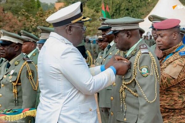 Clôture en grande pompe des 30 ans de la police municipale burkinabè: défilé et hommages Clôture en grande pompe des 30 ans de la police municipale burkinabè: défilé et hommages - Sputnik Afrique