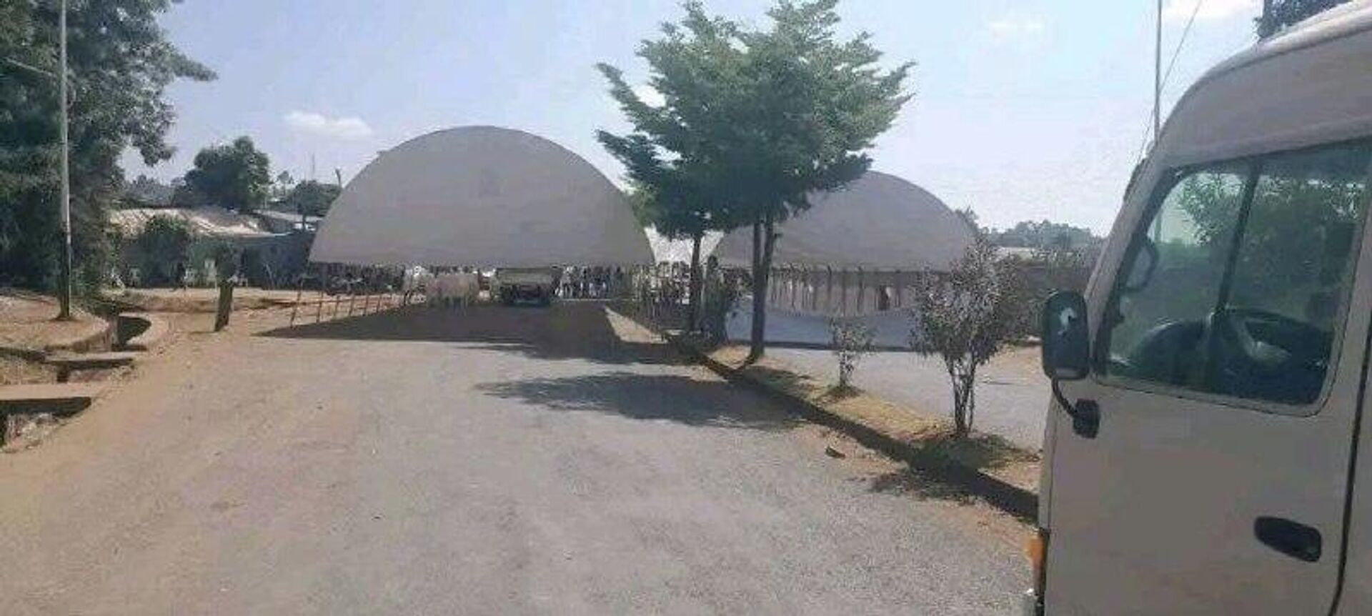 Wedding Tent Roadblock Sparks Dramatic Truck Blaze in Ethiopia, Reports Say Wedding Tent Roadblock Sparks Dramatic Truck Blaze in Ethiopia, Reports Say - Sputnik Africa, 1920, 14.12.2025