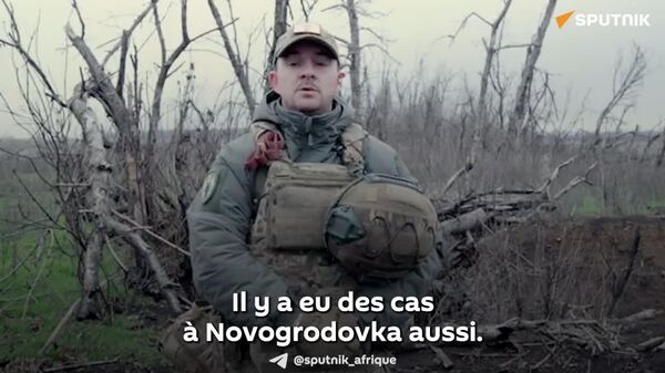 D'anciens soldats ukrainiens faits prisonniers basculent dans le camp russe, près de Novogrodovka D'anciens soldats ukrainiens faits prisonniers basculent dans le camp russe, près de Novogrodovka - Sputnik Afrique