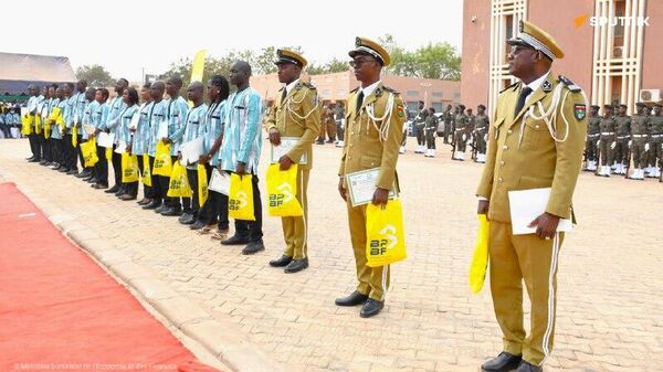 Plus de 700 premiers vigiles des finances publiques diplômés au Burkina Faso - Sputnik Afrique