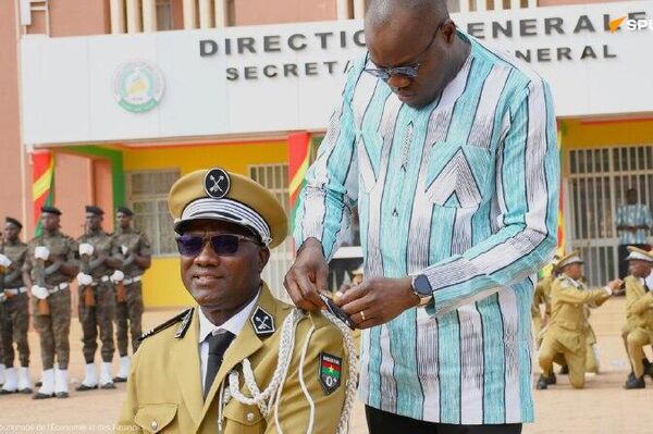 Plus de 700 premiers vigiles des finances publiques diplômés au Burkina Faso Plus de 700 premiers vigiles des finances publiques diplômés au Burkina Faso - Sputnik Afrique