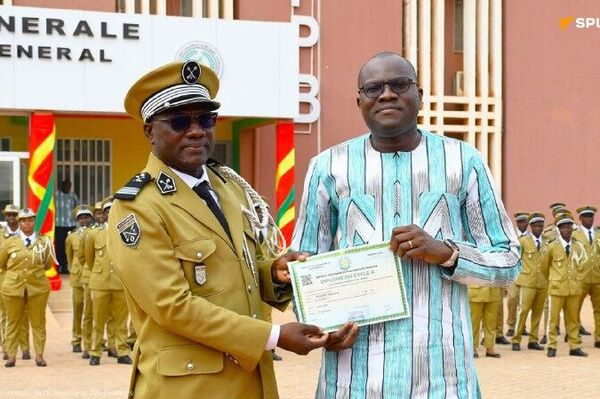 Plus de 700 premiers vigiles des finances publiques diplômés au Burkina Faso Plus de 700 premiers vigiles des finances publiques diplômés au Burkina Faso - Sputnik Afrique