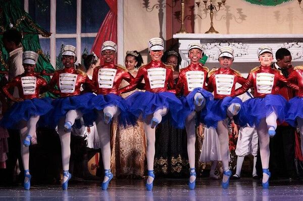 Nairobi a mis en scène le ballet Casse-Noisette, un grand classique pour la période des fêtes de fin d'année Nairobi a mis en scène le ballet Casse-Noisette, un grand classique pour la période des fêtes de fin d'année - Sputnik Afrique