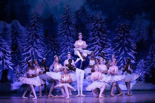 Nairobi a mis en scène le ballet Casse-Noisette, un grand classique pour la période des fêtes de fin d'année Nairobi a mis en scène le ballet Casse-Noisette, un grand classique pour la période des fêtes de fin d'année - Sputnik Afrique