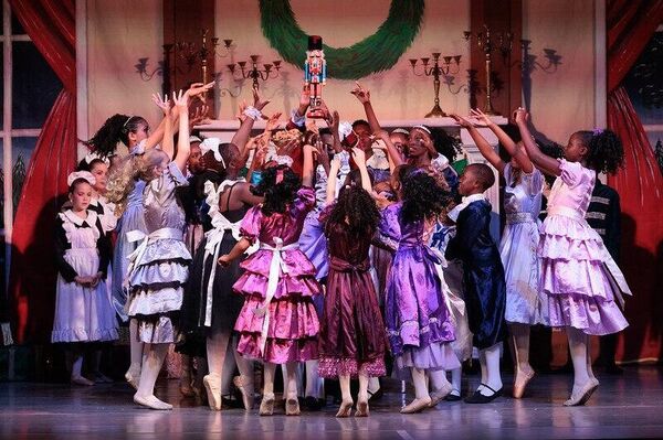 Nairobi a mis en scène le ballet Casse-Noisette, un grand classique pour la période des fêtes de fin d'année Nairobi a mis en scène le ballet Casse-Noisette, un grand classique pour la période des fêtes de fin d'année - Sputnik Afrique