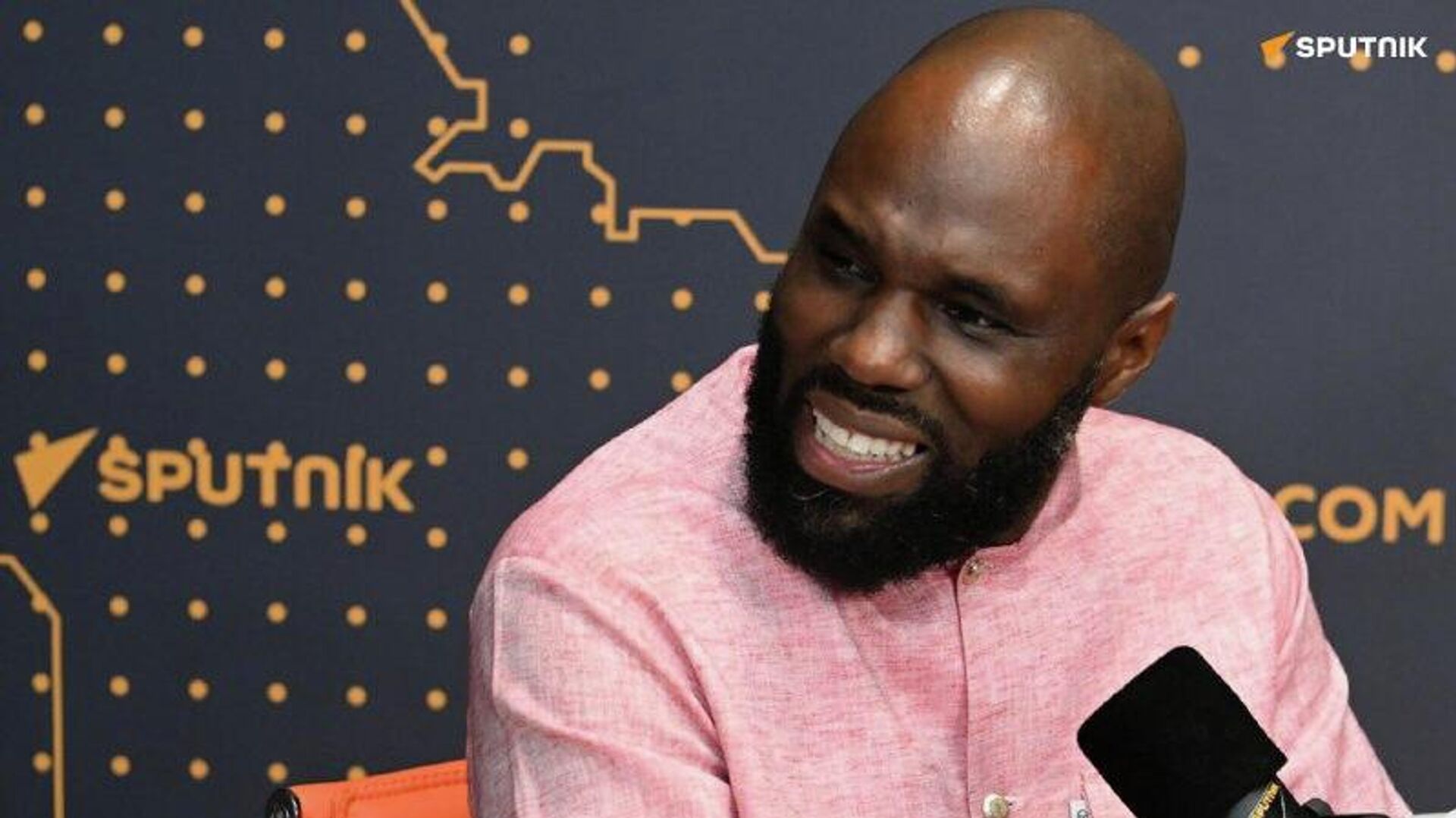 Le mandat d'arrêt contre Kémi Séba est un signe de néocolonialisme, mais il est temps que la France plie ses bagages, selon un panafricaniste Le mandat d'arrêt contre Kémi Séba est un signe de néocolonialisme, mais il est temps que la France plie ses bagages, selon un panafricaniste - Sputnik Afrique, 1920, 15.12.2025