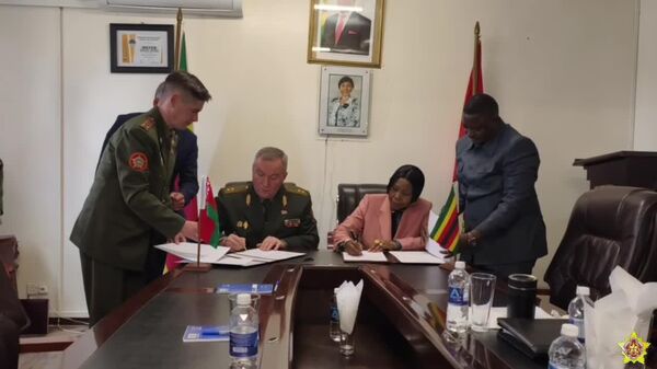 Le Zimbabwe et la Biélorussie s’engagent à intensifier leur partenariat de défense - Sputnik Afrique