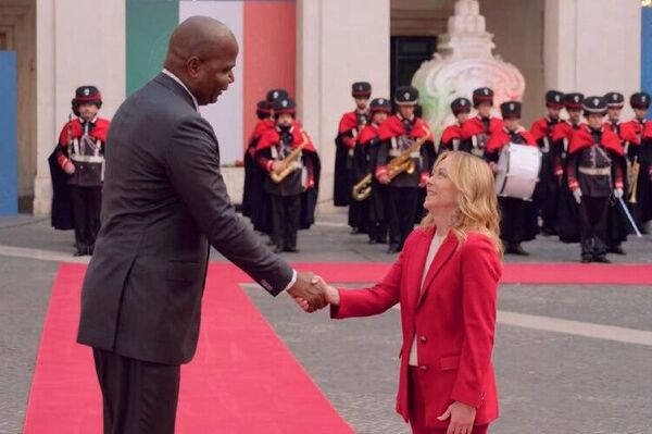 #viral | Diplomatic 'Mismatch': Height Gap Overshadows Meloni-Chapo Energy Talks in Rome #viral | Diplomatic 'Mismatch': Height Gap Overshadows Meloni-Chapo Energy Talks in Rome - Sputnik Africa