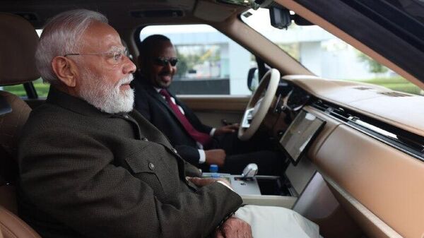 Personal Touch: PM Abiy Drives PM Modi to His Hotel, Adds Surprise Stops Along the Way - Sputnik Africa