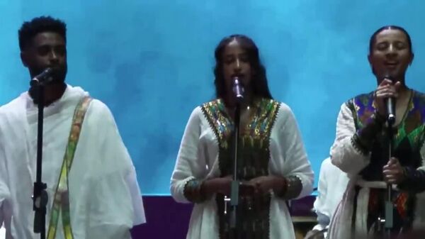 Des chanteurs éthiopiens interprètent l'hymne national indien devant Narendra Modi - Sputnik Afrique