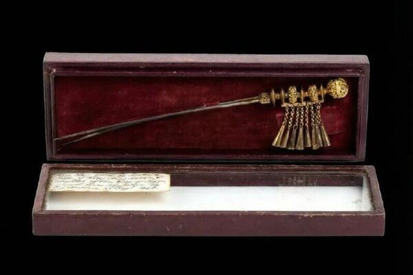 Une épingle à cheveux en or du XIXe siècle sera restituée à l'Éthiopie début 2026 Une épingle à cheveux en or du XIXe siècle sera restituée à l'Éthiopie début 2026 - Sputnik Afrique